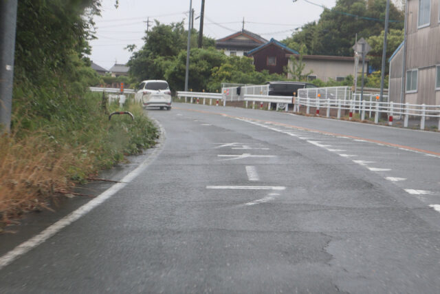 雨天時路面左カーブ1