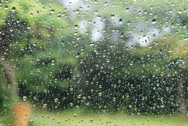 窓ガラスの雫1