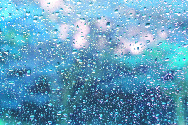 窓ガラスの雫3