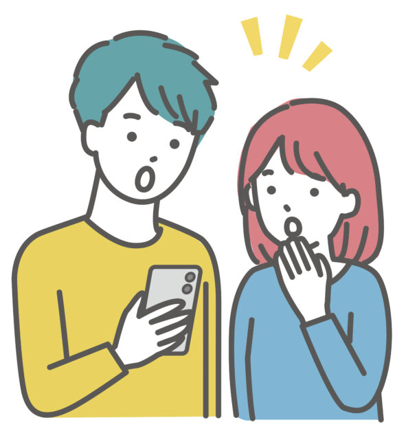 スマホを見て驚く男女1