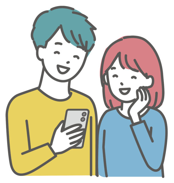 スマホを見て微笑む男女1